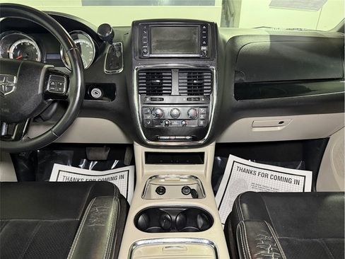 Used 2017 Dodge Grand Caravan SXT image 16
