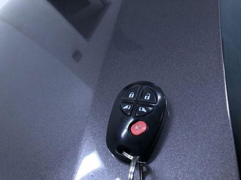 Used 2012 Toyota Sienna LE w/ Towing Pkg image 22