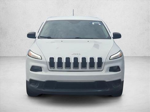 Used 2017 Jeep Cherokee Sport FWD image 2