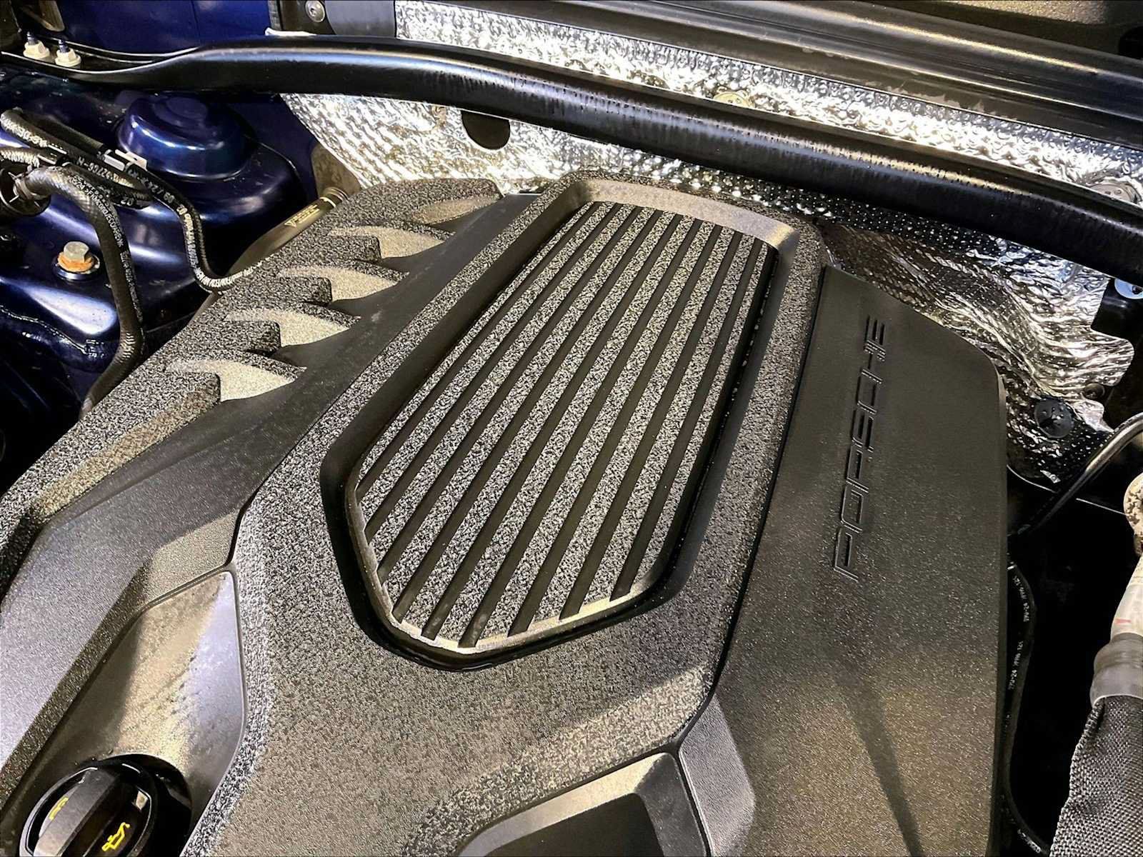 Certified 2024 Porsche Macan AWD/4WD image 33