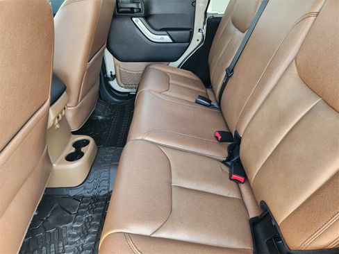 Used 2017 Jeep Wrangler Unlimited Sahara w/ Connectivity Group image 30