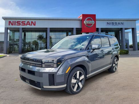 Used 2025 Hyundai Santa Fe Limited w/ Tow & Go Package image 10