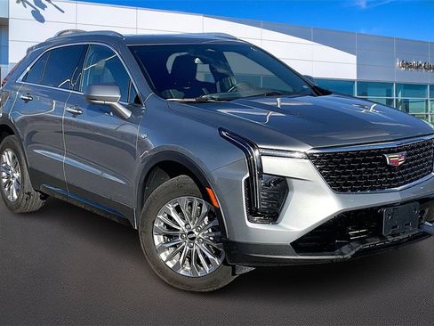 Used 2025 Cadillac XT4 Premium Luxury image 11