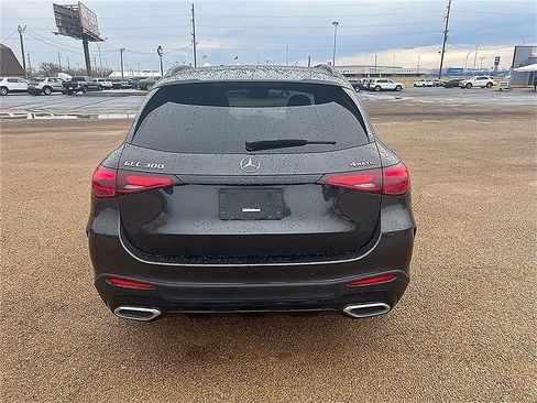 Used 2025 Mercedes-Benz GLB 250 image 3