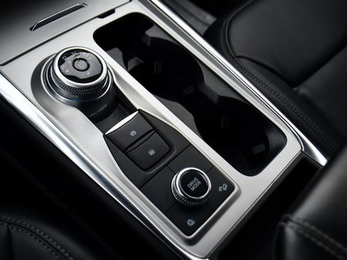 Used 2023 Ford Explorer XLT w/ Equipment Group 202A image 33