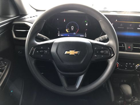 Used 2025 Chevrolet TrailBlazer LS w/ LS Convenience Package FWD image 17