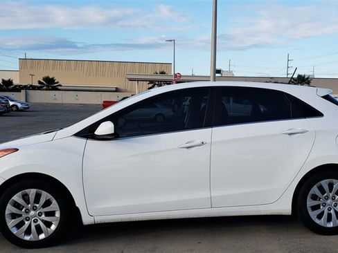 Used 2016 Hyundai Elantra GT FWD image 2