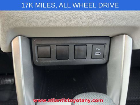 Used 2023 Toyota Corolla Cross L AWD/4WD image 23