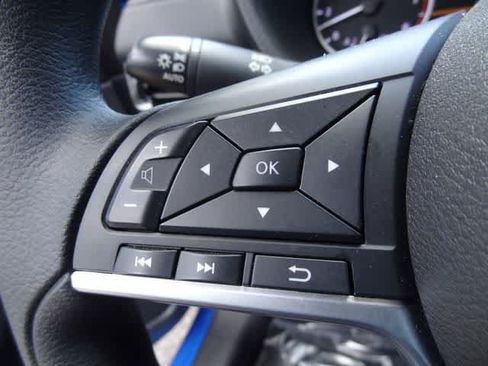Used 2025 Nissan Sentra SV FWD image 17