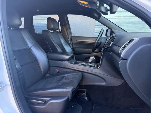 Used 2019 Jeep Grand Cherokee Altitude RWD image 16