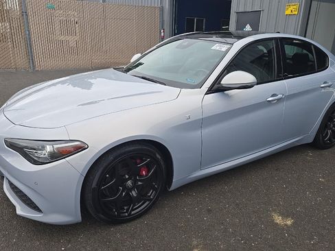 Used 2022 Alfa Romeo Giulia Ti RWD image 1