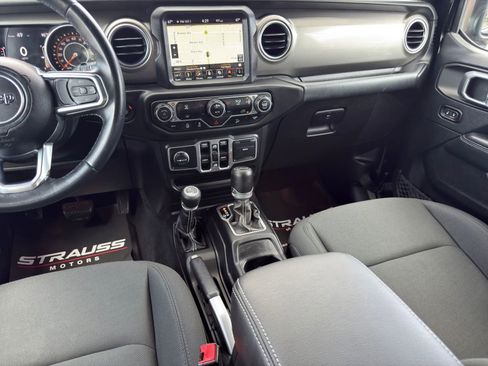 Used 2018 Jeep Wrangler Unlimited Sahara AWD/4WD image 21