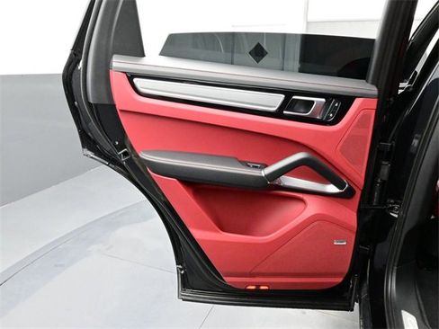 Used 2022 Porsche Cayenne Turbo S image 13