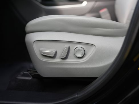 Used 2022 Toyota Highlander XLE image 27