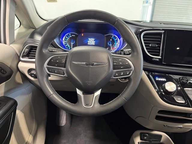 Used 2024 Chrysler Pacifica Limited FWD image 20