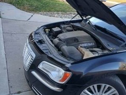 Used 2013 Chrysler 300 C image 2