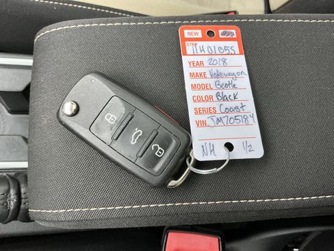 Used 2018 Volkswagen Beetle 2.0T Coast image 7