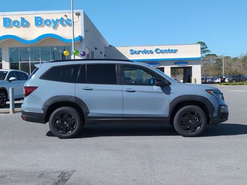 Used 2022 Honda Pilot TrailSport image 2