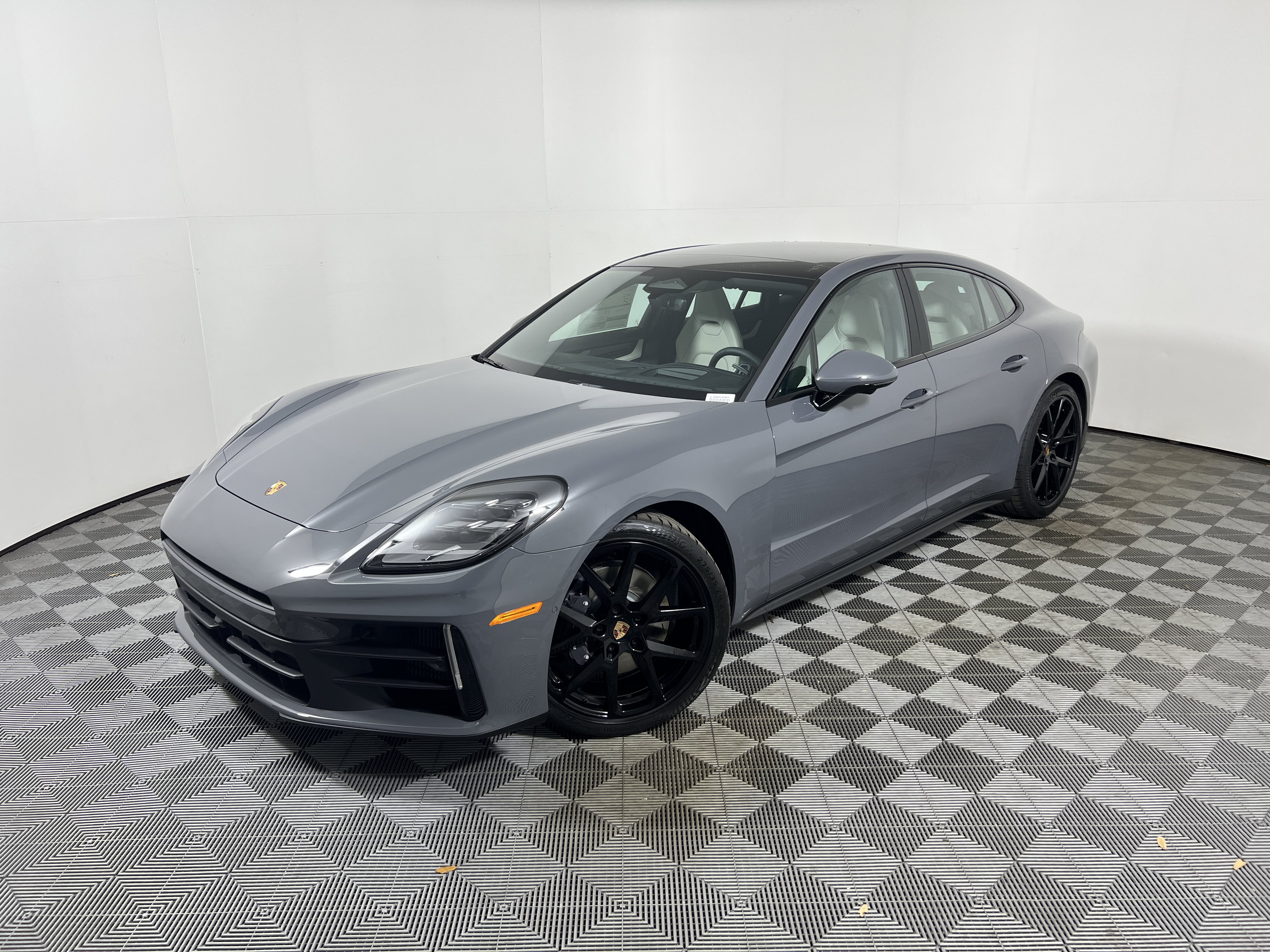 New 2026 Porsche Panamera RWD image 1