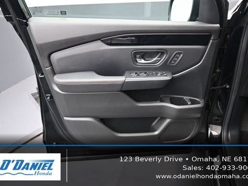 Used 2025 Honda Pilot TrailSport image 23
