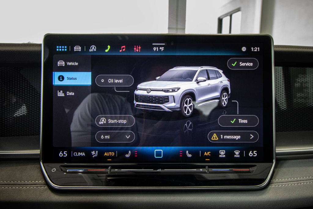 New 2026 Volkswagen Tiguan SE R-Line FWD image 42