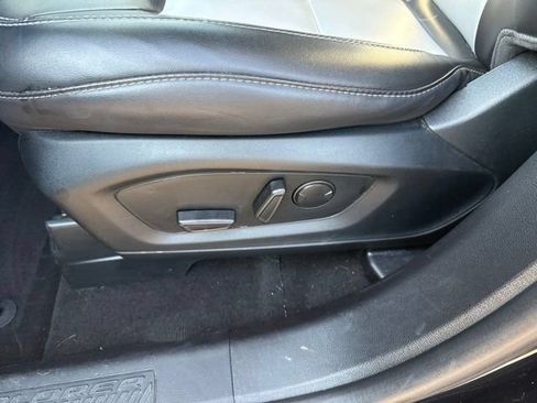 Used 2022 Ford Explorer XLT w/ Equipment Group 202A AWD/4WD image 14