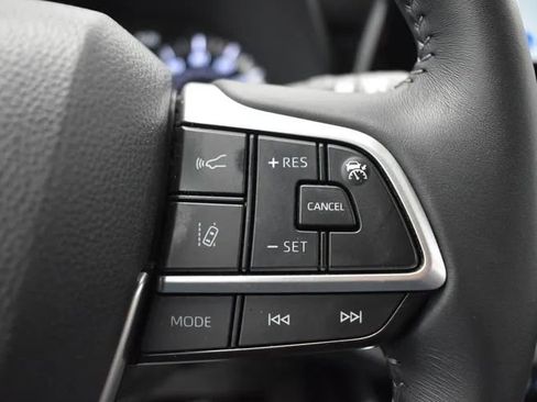 Used 2025 Toyota Highlander LE FWD image 23
