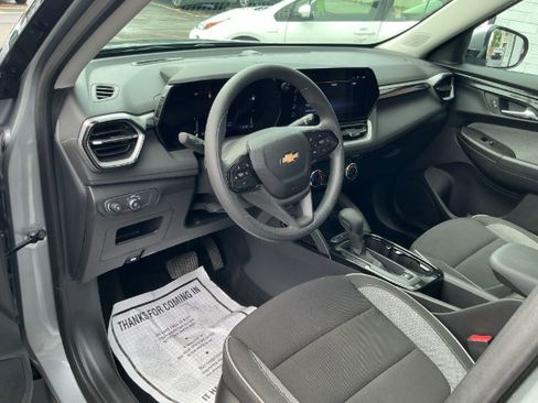 Used 2026 Chevrolet TrailBlazer LT FWD image 2