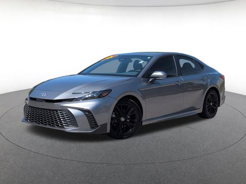 Used 2025 Toyota Camry SE w/ Convenience Package FWD image 1