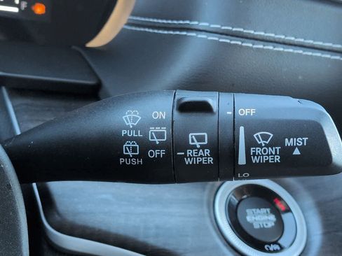 Used 2022 Jeep Grand Cherokee Limited image 25