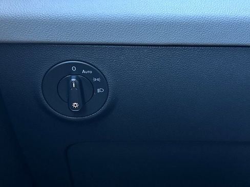 Used 2023 Volkswagen Taos SE w/ Panoramic Sunroof Package image 28