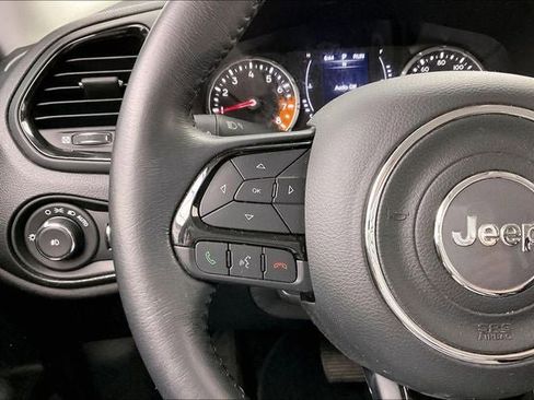 Used 2017 Jeep Renegade Altitude FWD image 22