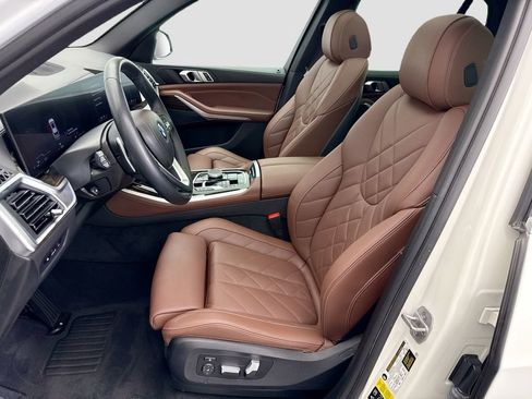 Used 2024 BMW X5 xDrive40i w/ Parking Assistance Package image 18
