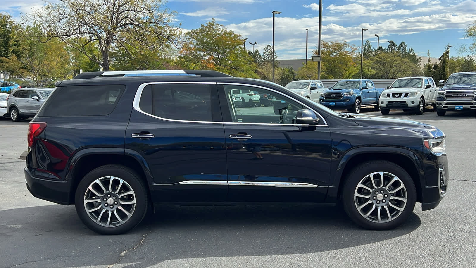 Used 2022 GMC Acadia Denali w/ Denali Ultimate Package AWD/4WD image 4