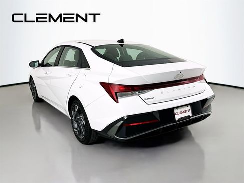 Used 2025 Hyundai Elantra SEL image 10