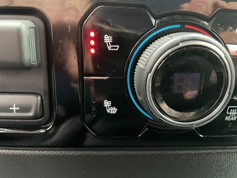 Used 2025 Chevrolet Silverado 2500 LT w/ Convenience Package image 26