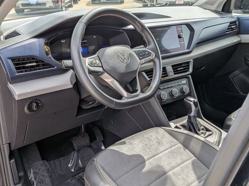 Used 2022 Volkswagen Taos SE FWD image 10