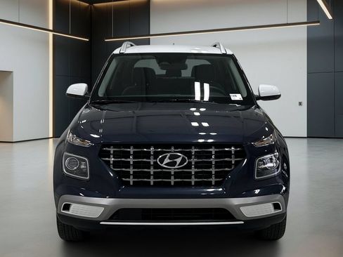 Certified 2024 Hyundai Venue Limited FWD image 10