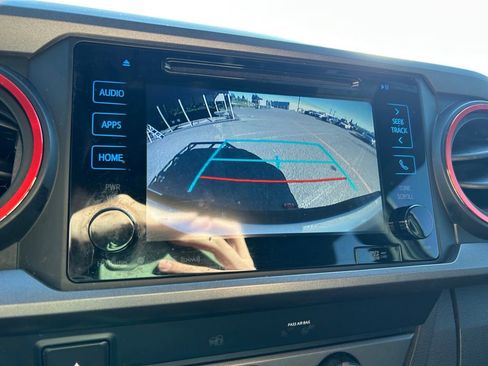 Used 2019 Toyota Tacoma TRD Off-Road w/ Technology Package AWD/4WD image 33