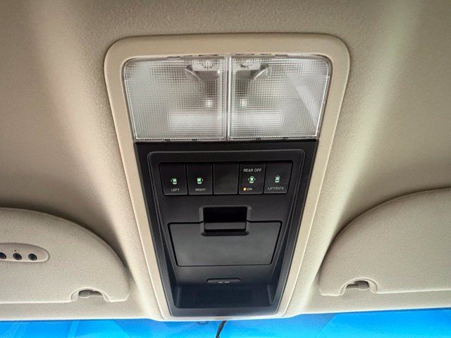 Used 2005 Mercury Monterey Premier FWD image 33