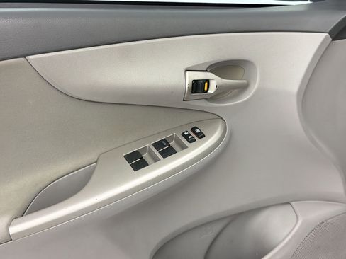 Used 2010 Toyota Corolla image 24