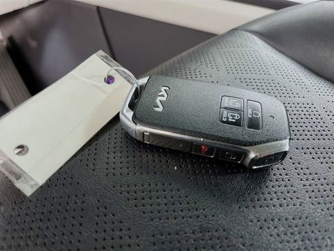 Used 2022 Kia Carnival LX FWD image 24