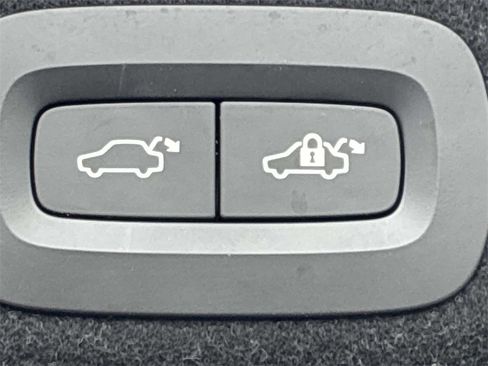Used 2021 Volvo S90 T6 Inscription image 16