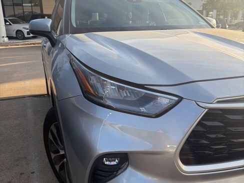 Used 2020 Toyota Highlander XLE image 9