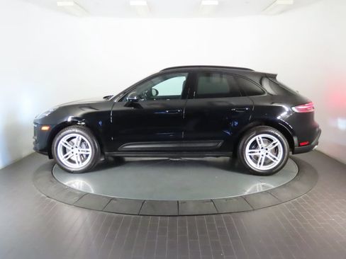 Certified 2026 Porsche Macan AWD/4WD image 2