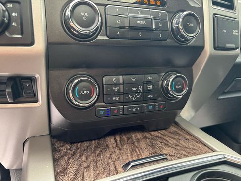 Used 2019 Ford F350 Lariat w/ Lariat Ultimate Package AWD/4WD image 34