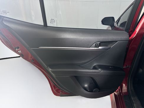 Used 2018 Toyota Camry SE w/ Convenience Package FWD image 25