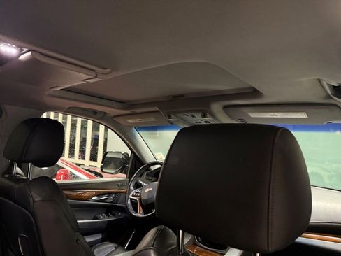 Used 2019 Cadillac Escalade Luxury image 8