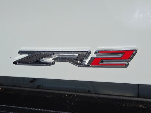 Used 2024 Chevrolet Colorado ZR2 w/ Technology Package AWD/4WD image 9