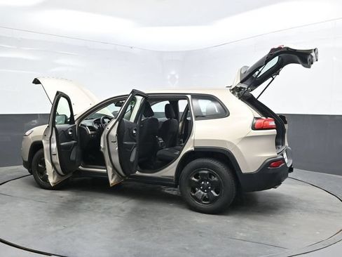 Used 2015 Jeep Cherokee Sport w/ Cold Weather Group AWD/4WD image 46